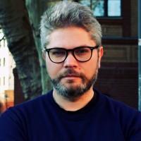 Andre Zayarni headshot